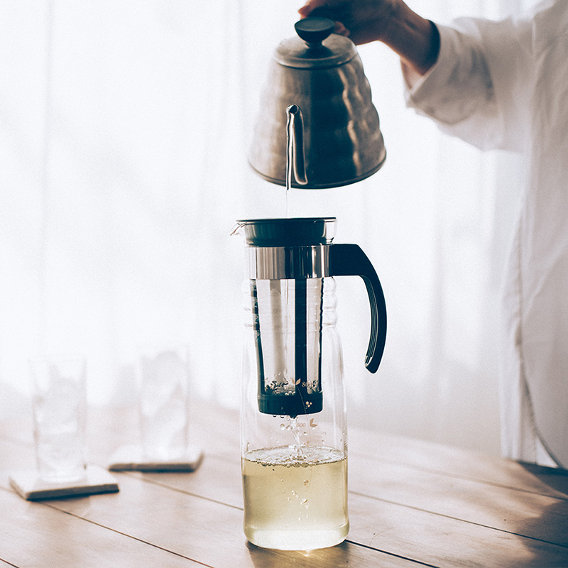 HCC-12DG MIZUDASHI Cold Brew Tea Pot brewing
