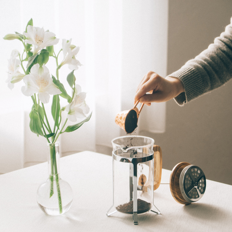 HARIO Coffee Press Olive Wood CPSW-4-OV adding coffee flower