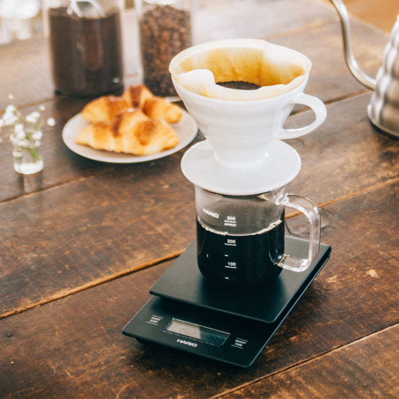 HARIO VST-2000B V60 Drip Scale Black HARIO VST-2000B V60 Drip Scale Black ceramic white V60 croissants beaker server